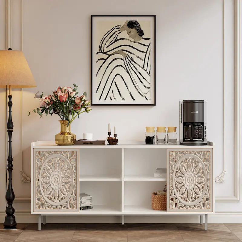 Meuble de rangement d'appoint avec détails en bois sculpté