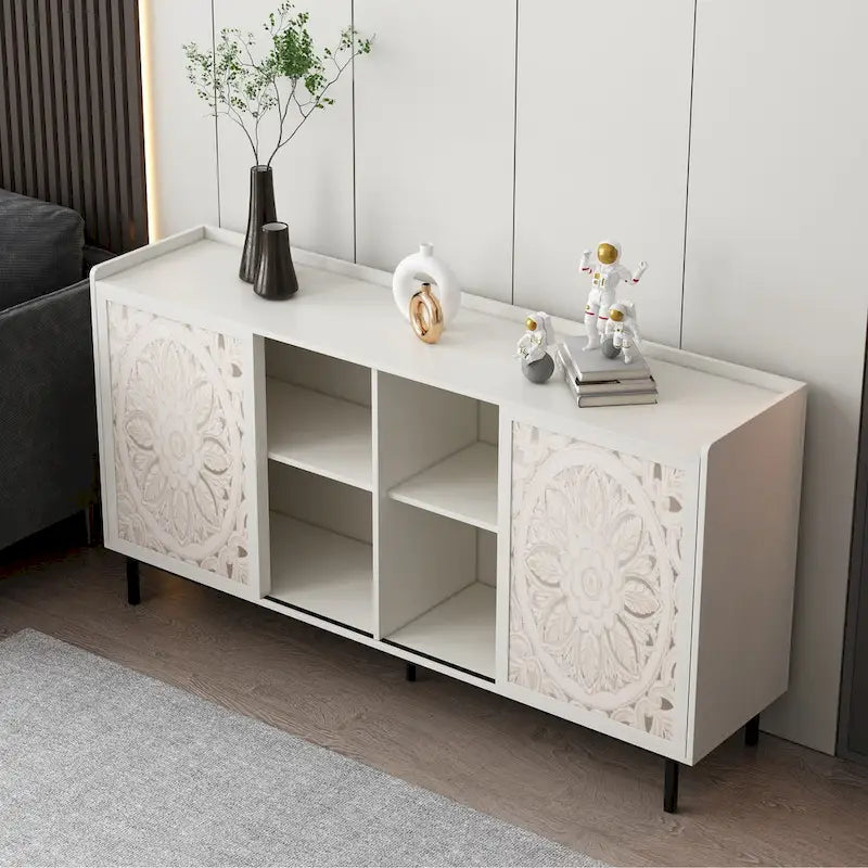 Meuble de rangement d'appoint avec détails en bois sculpté